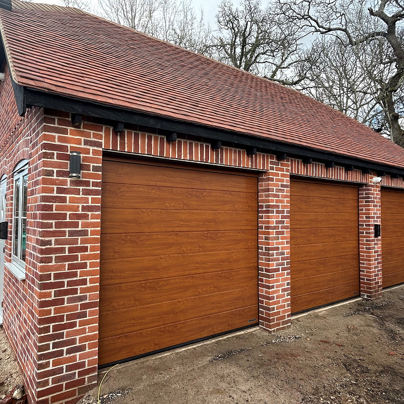 Garage Block showcasing the Aldwick Special Reserve brick.