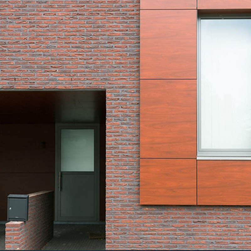 Alverton Multi N70 Red Linear Brick.