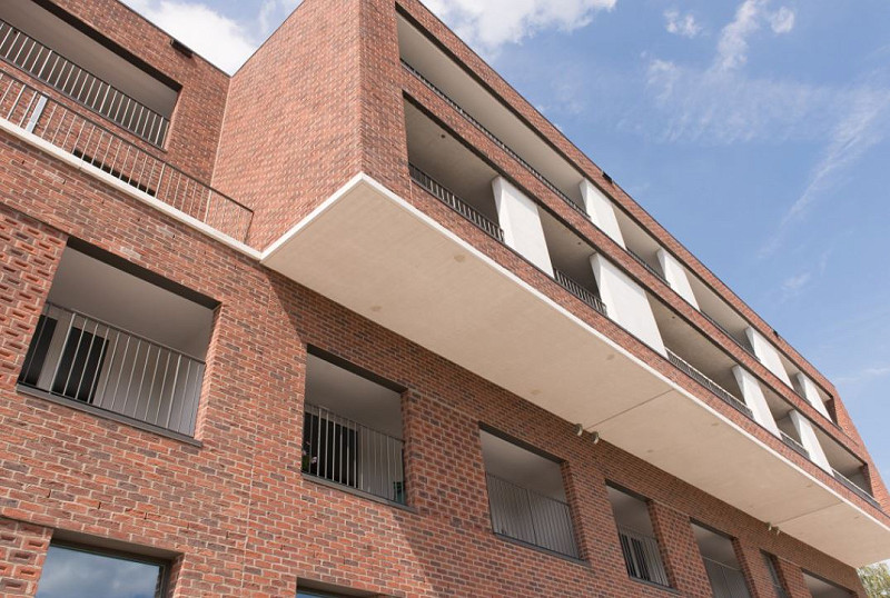Commercial project constructed in the Autrique ecological brick.