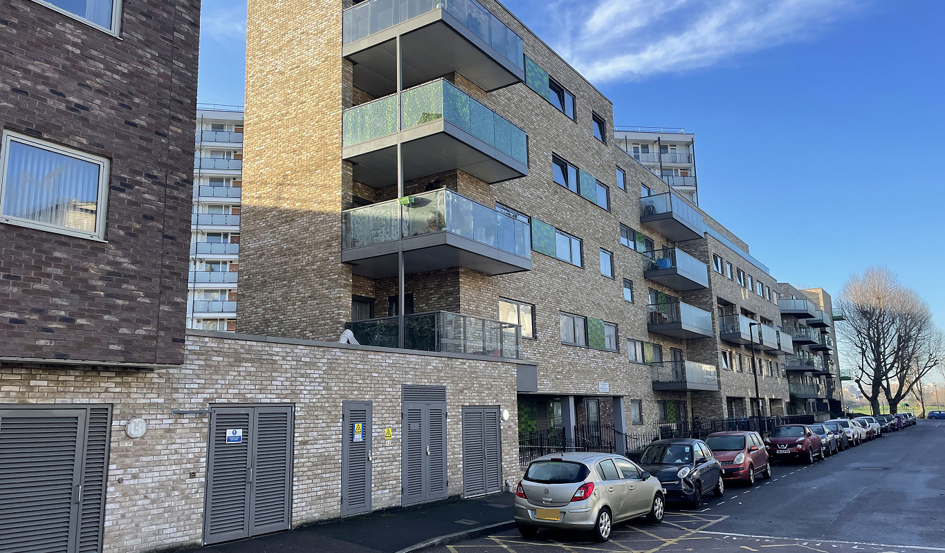 Mystique bricks, mixed with the Rustington Antique a the Isle of Dogs development.