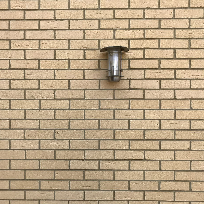 Close up of a wall constructed in the Cranwell Cream brick.