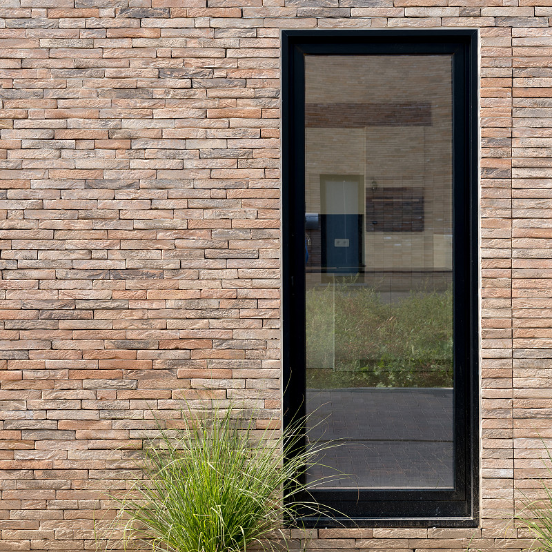 N70 Shelford Cream brick close up.
