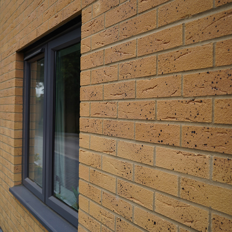 Close up fof the buff Tamisa brick.